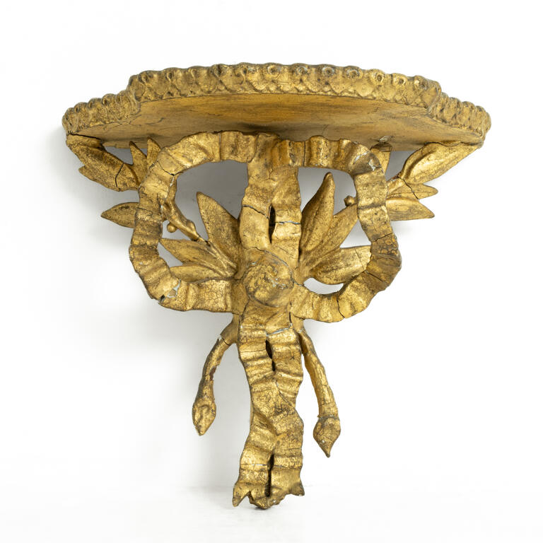 Gilt Ribbon Bracket