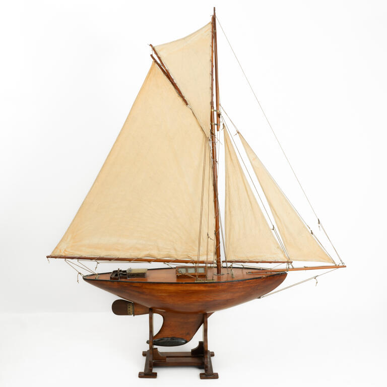 Large Pond Yacht